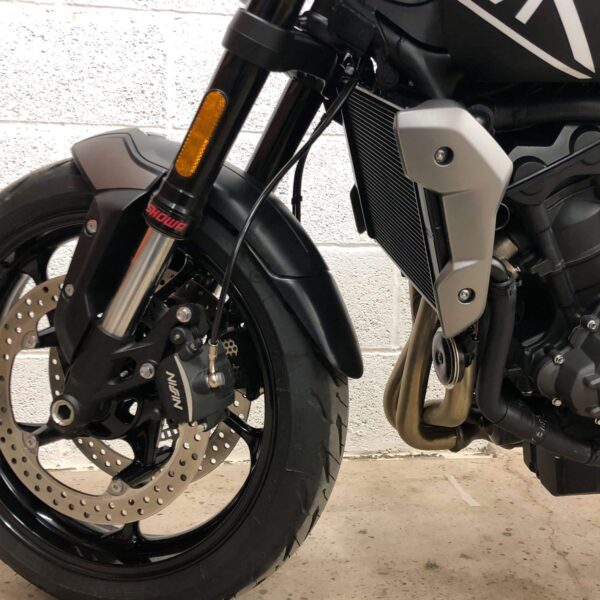 Pyramid 土除延長片 - Triumph Trident660