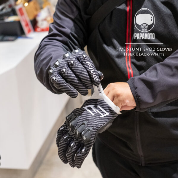 STUNT_EVO2_Fiber_1 FIVE STUNT EVO2 騎士手套 - 碳纖黑白