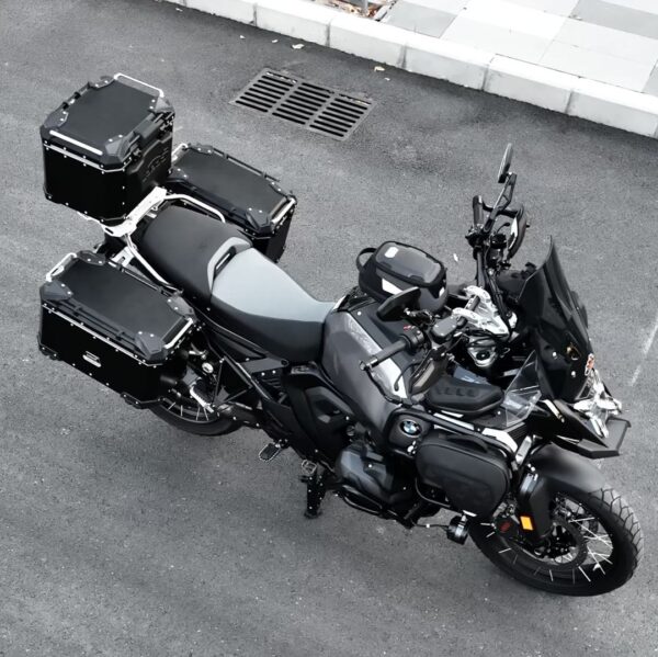 636084517_17963407053045567_130229835199106514_n LOBOO 磁吸快扣油箱包 BTB10S